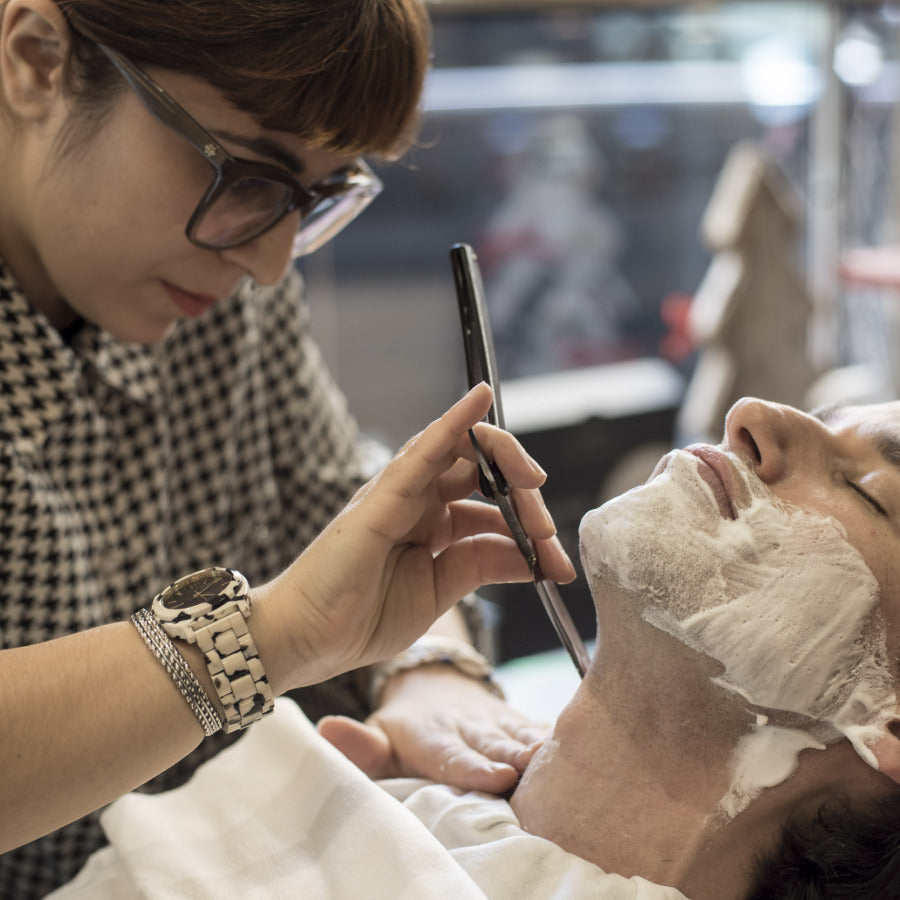Celebrate Fathers with Elegance: Our Gift Ideas for Grooming & Shaving