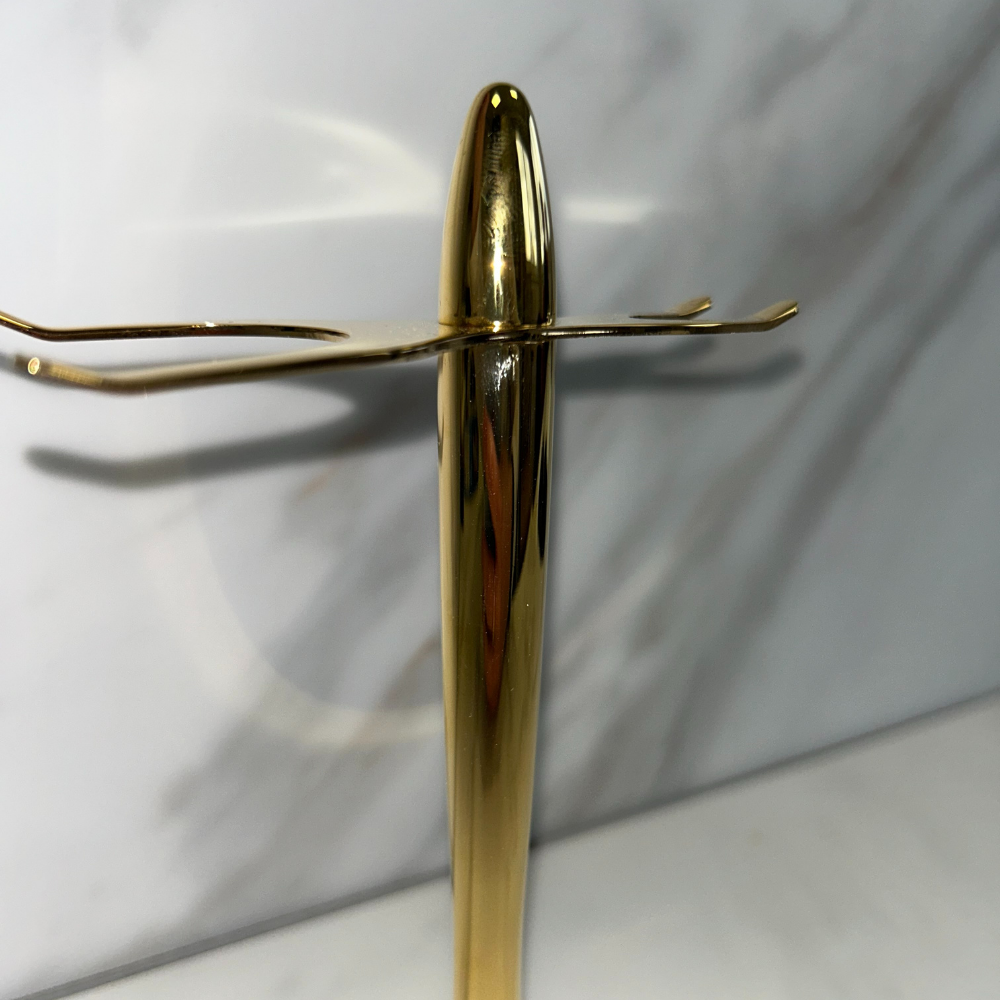 Soporte Casi Perfecto para Afeitadora y Brocha - Acabado Dorado
